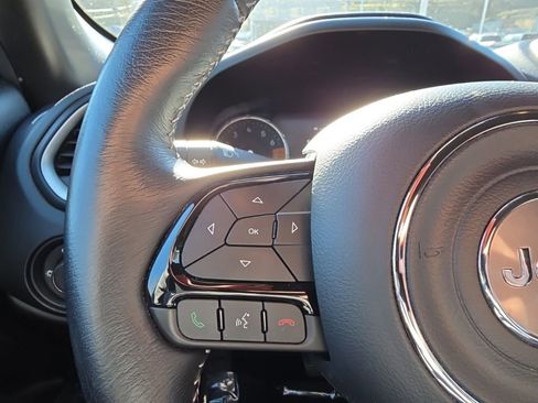 Used 2021 Jeep Renegade Latitude image 16