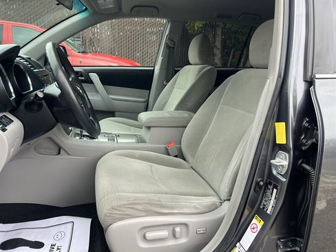 Used 2012 Toyota Highlander AWD w/ Tech Pkg image 9