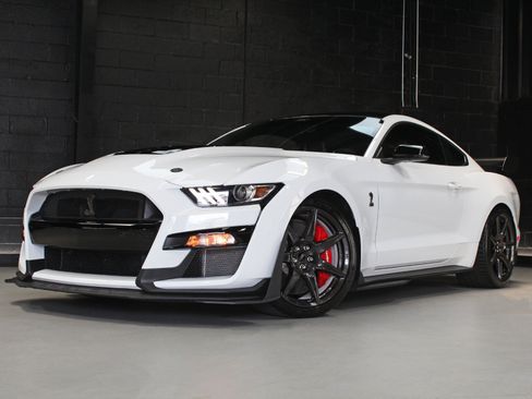 Used 2021 Ford Mustang Shelby GT500 w/ Carbon Fiber Track Pack RWD image 4