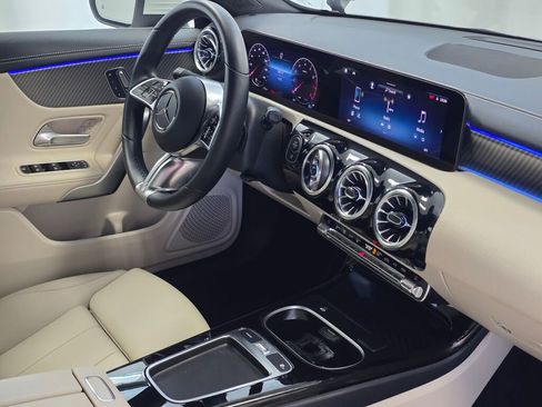 Used 2025 Mercedes-Benz CLA 250 4MATIC image 26