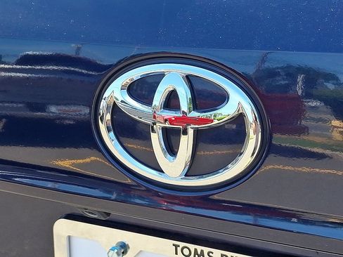 Used 2025 Toyota Highlander LE AWD/4WD image 30