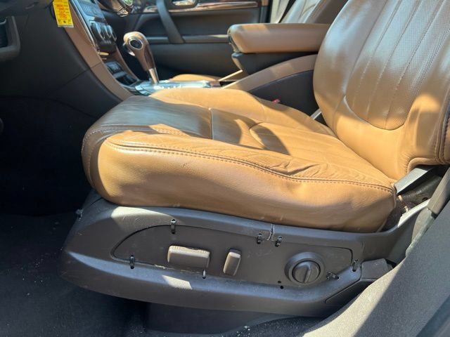 Used 2014 Buick Enclave Leather FWD image 16