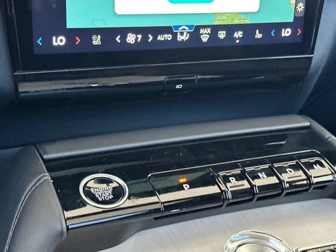 New 2026 Lincoln Navigator Reserve w/ Jet Appearance Package AWD/4WD image 21