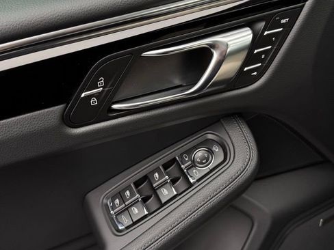 New 2026 Porsche Macan image 14