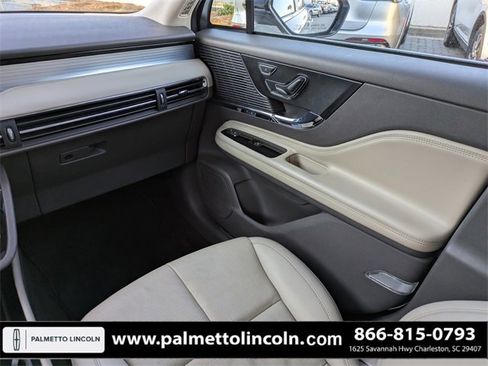 Certified 2022 Lincoln Corsair FWD w/ Premium Package image 16