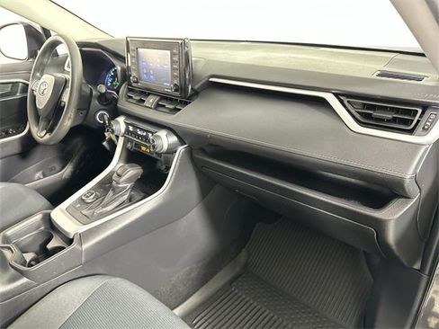 Used 2021 Toyota RAV4 LE image 30