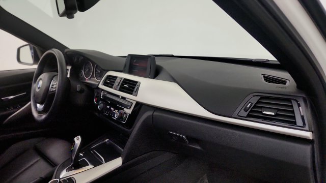 Used 2018 BMW 320i xDrive Sedan AWD/4WD image 34