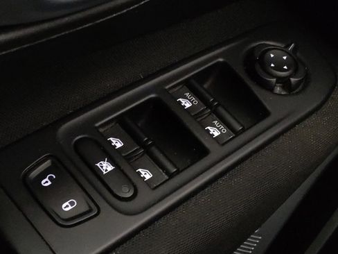 Used 2020 Jeep Renegade Latitude w/ Cold Weather Group AWD/4WD image 27