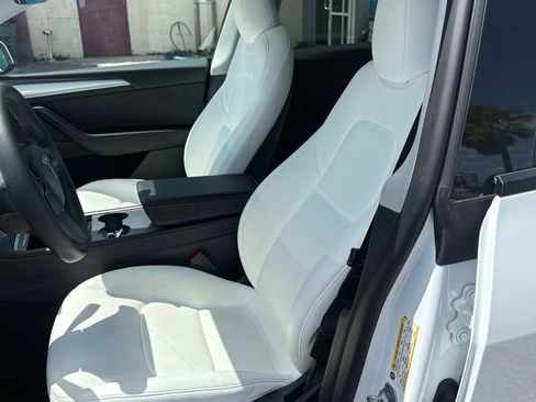 Used 2023 Tesla Model Y Long Range image 9