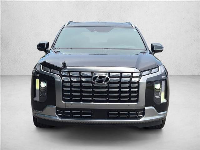 Used 2023 Hyundai Palisade Calligraphy w/ Winter Package FWD image 2
