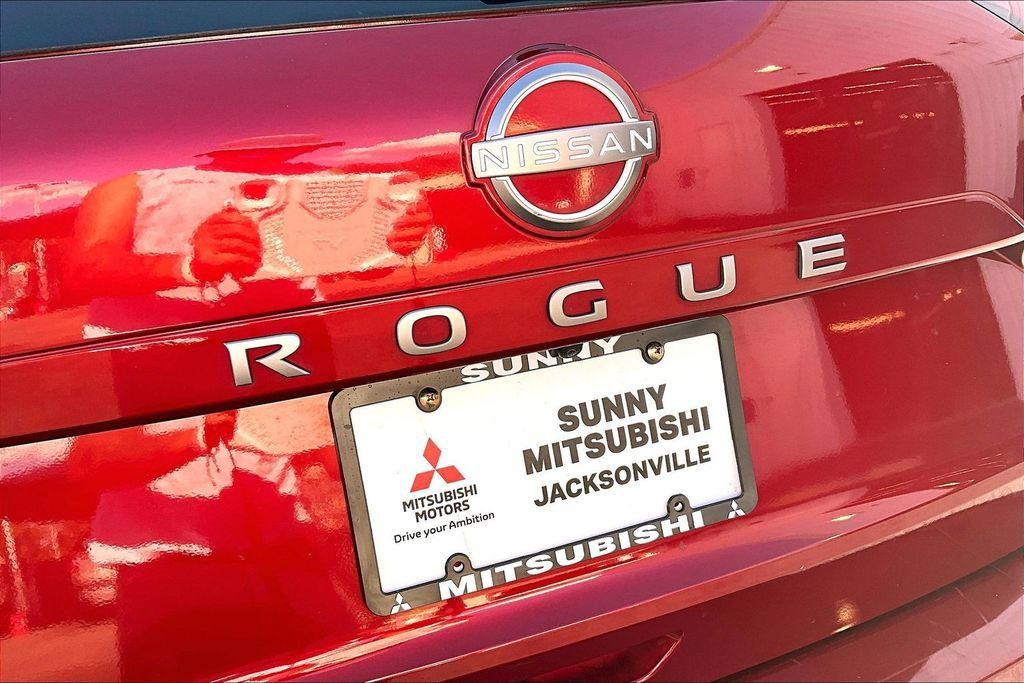 Used 2025 Nissan Rogue SV FWD image 23