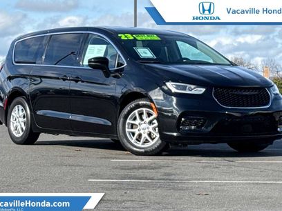 Used 2023 Chrysler Pacifica Touring-L