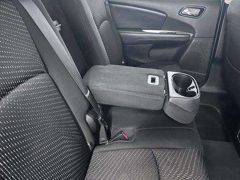 Used 2019 Dodge Journey SE FWD image 32