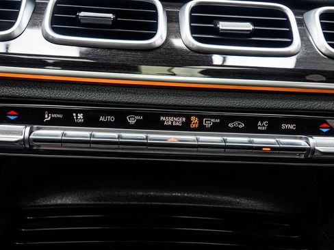 Used 2021 Mercedes-Benz GLS 450 4MATIC image 24