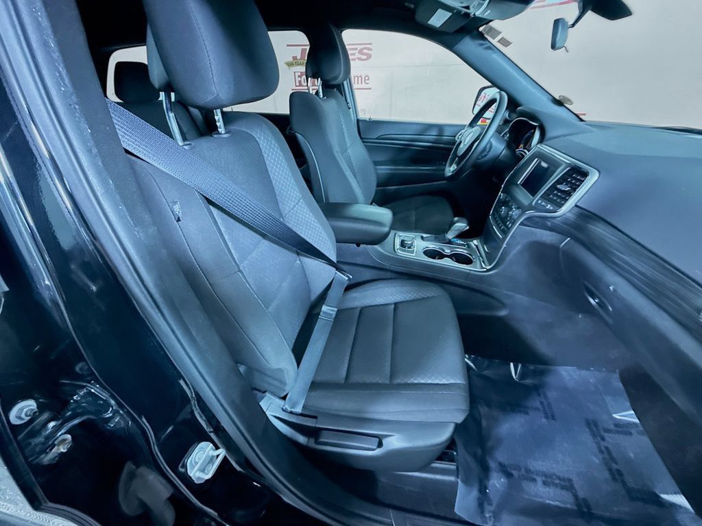 Used 2021 Jeep Grand Cherokee Laredo AWD/4WD image 32