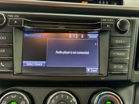 Used 2018 Toyota RAV4 LE FWD image 13