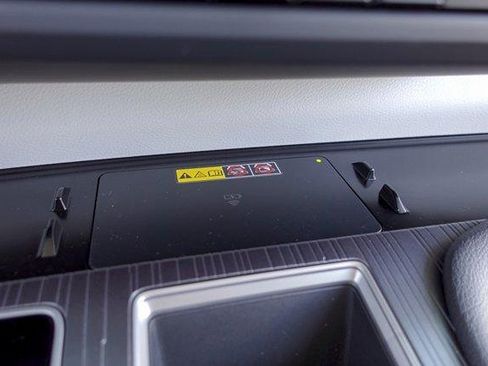 Certified 2025 Toyota Sienna LE FWD image 19