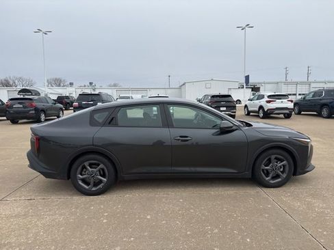 Used 2025 Kia K4 LXS image 2