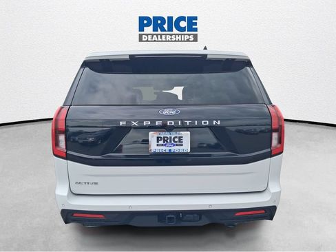 Used 2025 Ford Expedition Active AWD/4WD image 6