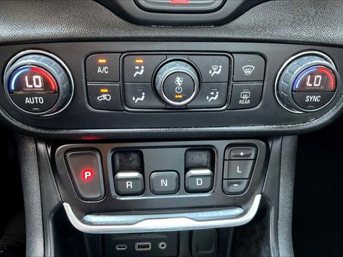 Used 2020 GMC Terrain Denali image 31