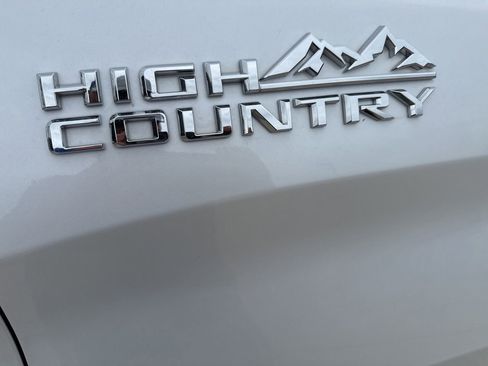 Used 2022 Chevrolet Silverado 1500 High Country w/ Safety Package II AWD/4WD image 16