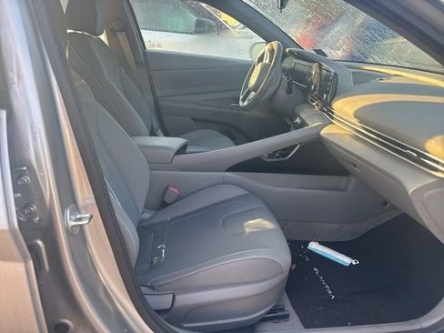 Used 2022 Hyundai Elantra SEL w/ Convenience Package image 9