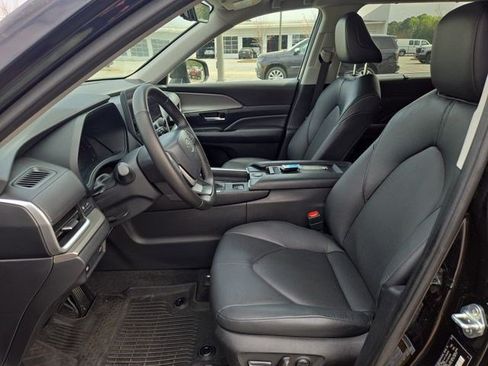 Used 2024 Toyota Grand Highlander AWD image 19