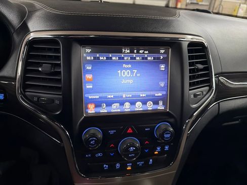 Used 2017 Jeep Grand Cherokee Overland image 18