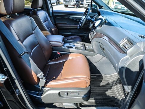 Used 2024 Honda Passport EX-L image 9