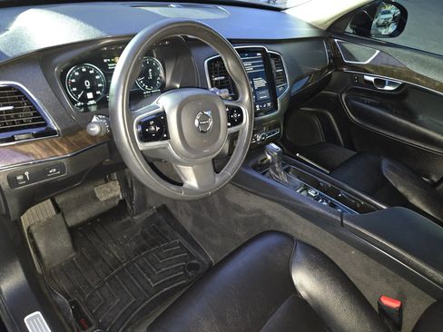 Used 2018 Volvo XC90 T6 Momentum w/ Convenience Package image 36
