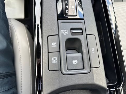Used 2024 Toyota Prius XLE AWD/4WD image 37