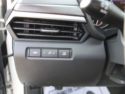 Used 2024 Nissan Altima 2.5 SV FWD image 10