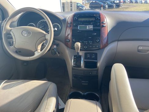 Used 2005 Toyota Sienna XLE image 8