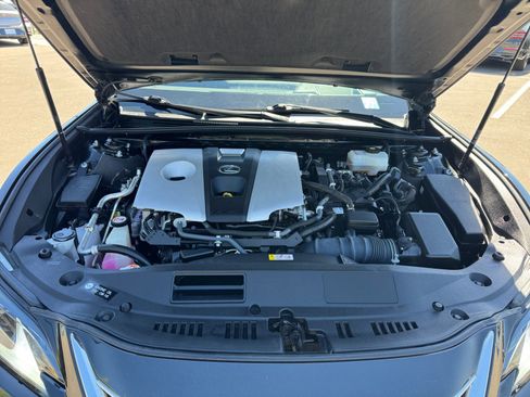 Used 2019 Lexus ES 300h image 21