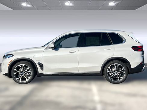 New 2026 BMW X5 xDrive50e image 2