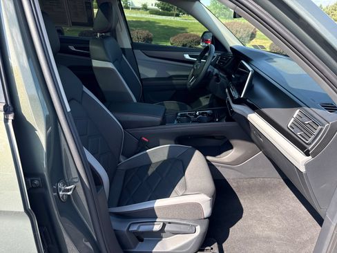 Certified 2025 Volkswagen Atlas Peak Edition SE AWD/4WD image 47
