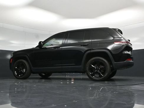 Used 2023 Jeep Grand Cherokee Limited w/ Black Appearance Package AWD/4WD image 62