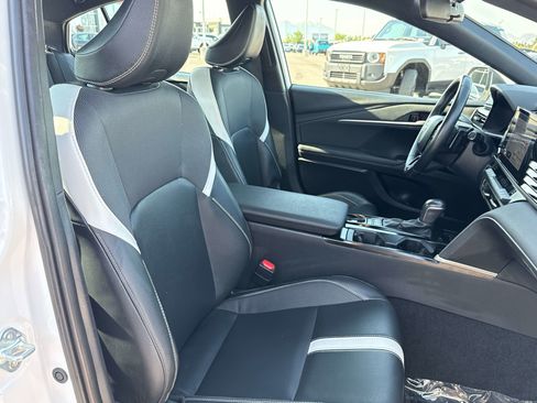 Used 2025 Toyota Camry SE FWD image 17