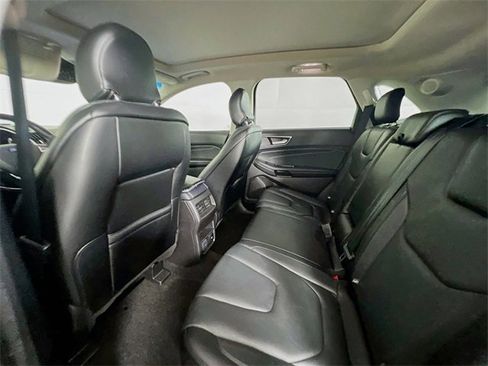 Used 2019 Ford Edge Titanium image 21