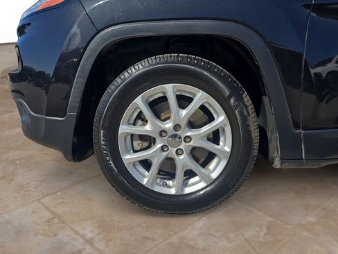 Used 2016 Jeep Cherokee Latitude w/ Safety/Convenience Group FWD image 25