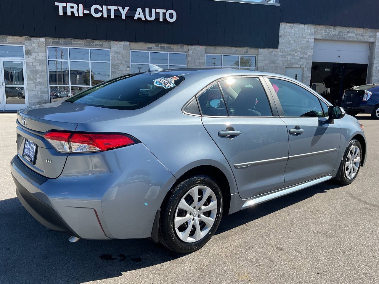 Used 2023 Toyota Corolla LE FWD image 7
