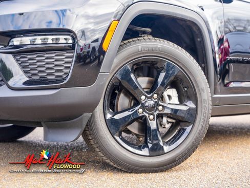 Used 2024 Jeep Grand Cherokee Limited w/ Black Appearance Package image 2