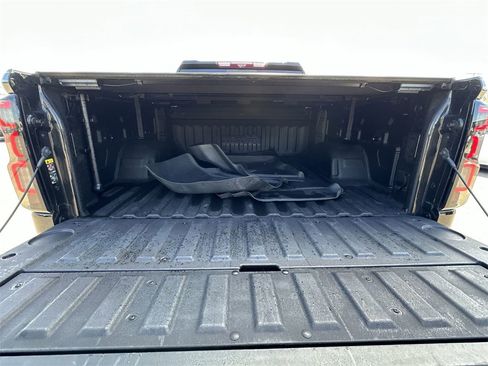 Used 2022 Chevrolet Silverado 1500 High Country w/ Technology Package image 33