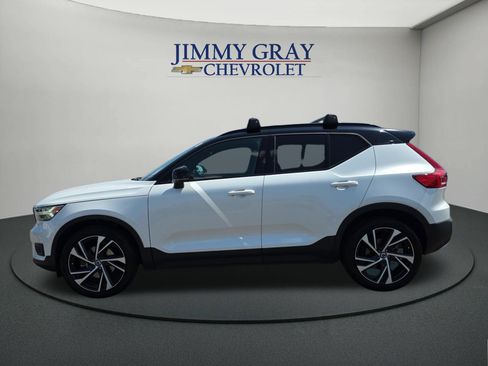 Used 2020 Volvo XC40 T5 R-Design AWD/4WD image 2
