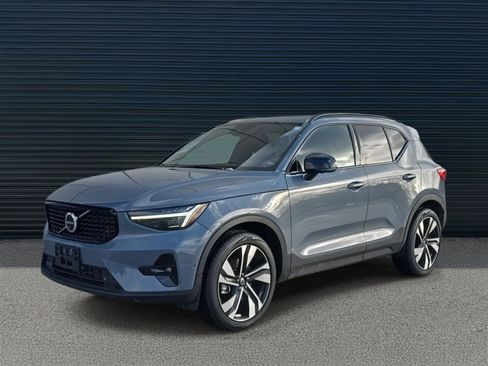 Certified 2023 Volvo XC40 B5 Ultimate w/ Climate Package image 1