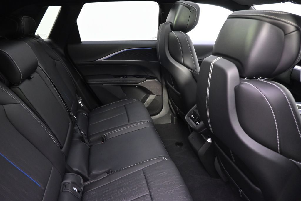 New 2026 Cadillac Lyriq Luxury w/ LPO, Floor Liner Package AWD/4WD image 18
