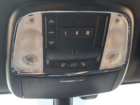 Used 2020 Jeep Grand Cherokee Limited AWD/4WD image 19
