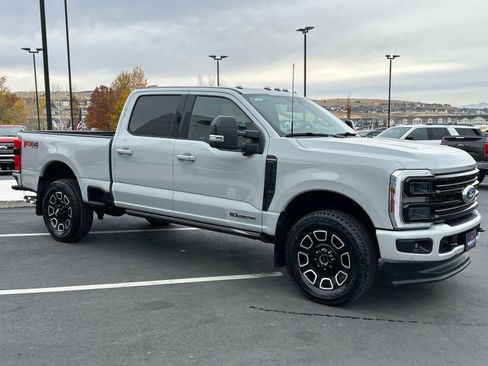 Certified 2025 Ford F350 Platinum w/ FX4 Off-Road Package image 6