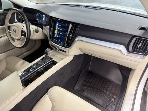 Used 2020 Volvo V60 T5 Cross Country image 15