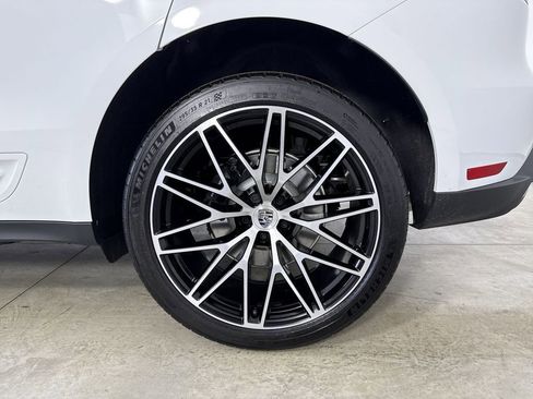 Certified 2026 Porsche Macan Turbo AWD/4WD image 14